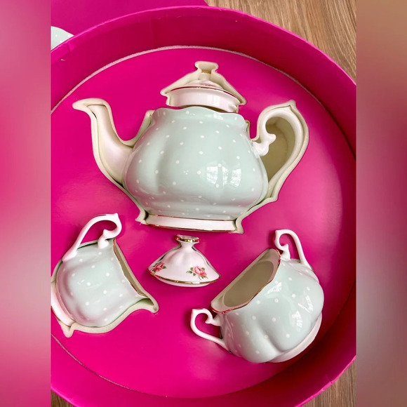 Royal Albert Polka Dot Tea Set with Tiered Cake Stand & Pink Gift Box – LNC - Picture 6 of 11